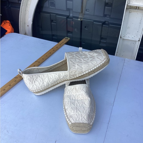 Wanted wanted wanted - Picture 2 of 8